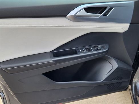 New 2025 Volkswagen Taos SE image 6