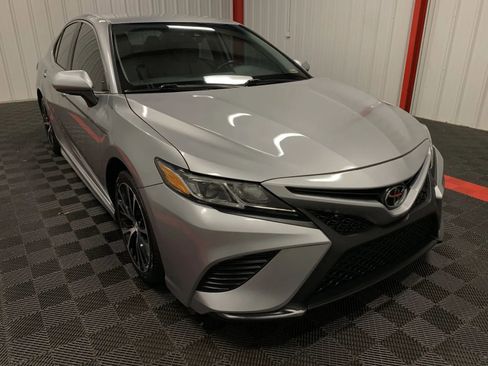 Used 2019 Toyota Camry SE w/ Carpet Mat Package image 6