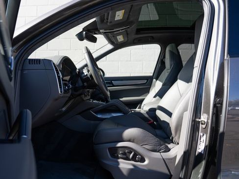 Certified 2022 Porsche Cayenne Turbo image 19