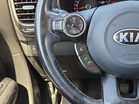 Used 2018 Kia Soul + FWD image 21