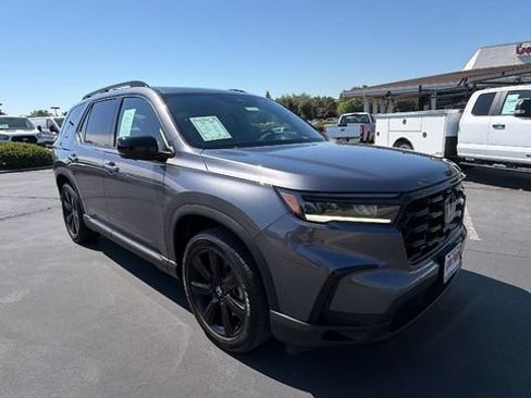 Used 2025 Honda Pilot Black Edition image 2