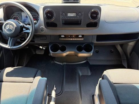 Used 2025 Mercedes-Benz Sprinter 2500 image 11