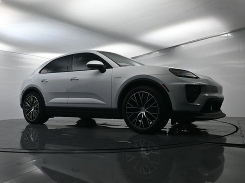 Certified 2024 Porsche Macan 4 Electric image 52