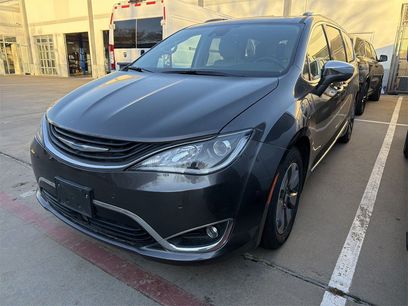 Used 2019 Chrysler Pacifica Limited w/ Advanced Safetytec Group