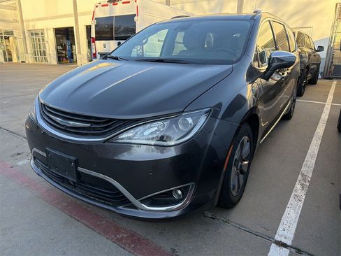 Used 2019 Chrysler Pacifica Limited w/ Advanced Safetytec Group image 1
