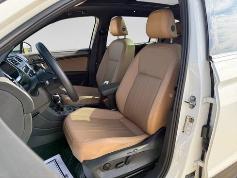 Used 2022 Volkswagen Tiguan SE AWD/4WD image 21
