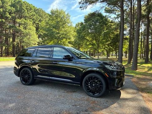 Certified 2025 Lincoln Aviator Reserve w/ Luxury Package AWD/4WD image 2