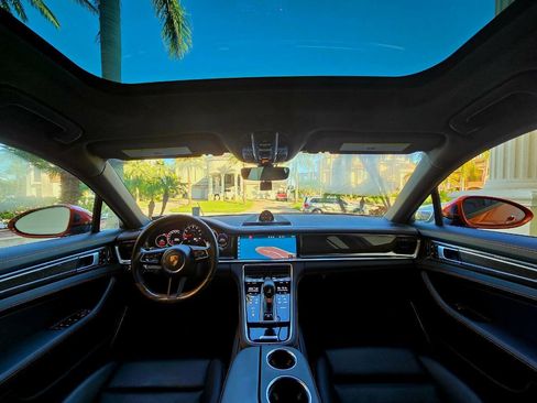 Used 2021 Porsche Panamera 4 image 14