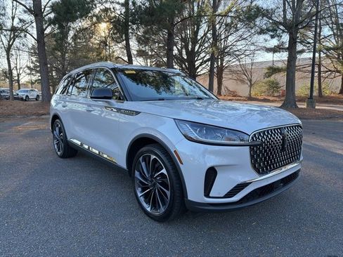 Used 2025 Lincoln Aviator Reserve w/ Equipment Group 201A image 4