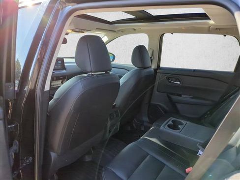 Used 2024 Nissan Rogue SL w/ SL Premium Package image 18