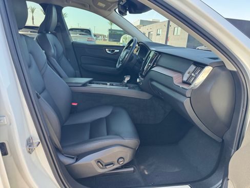 Used 2021 Volvo XC60 T5 Momentum w/ Advanced Package AWD/4WD image 19
