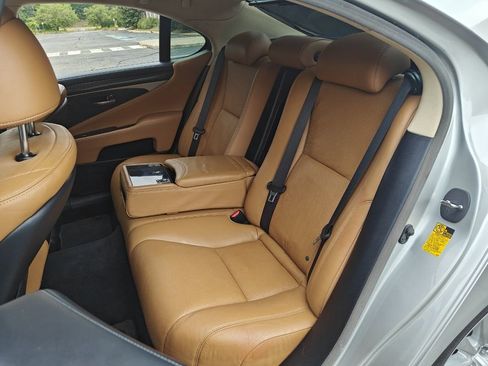 Used 2013 Lexus LS 460 image 17