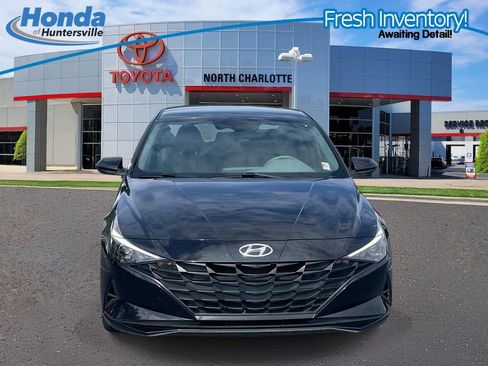 Used 2023 Hyundai Elantra SEL w/ Cargo Package FWD image 3