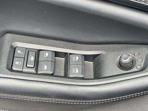 Used 2025 Jeep Grand Cherokee L Laredo RWD image 18
