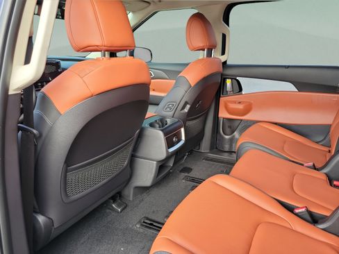 New 2026 Kia Carnival EX FWD image 5