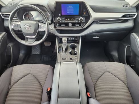 Used 2023 Toyota Highlander LE FWD image 22