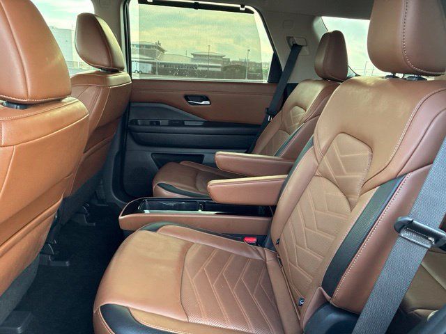 Certified 2024 Nissan Pathfinder Platinum FWD image 13