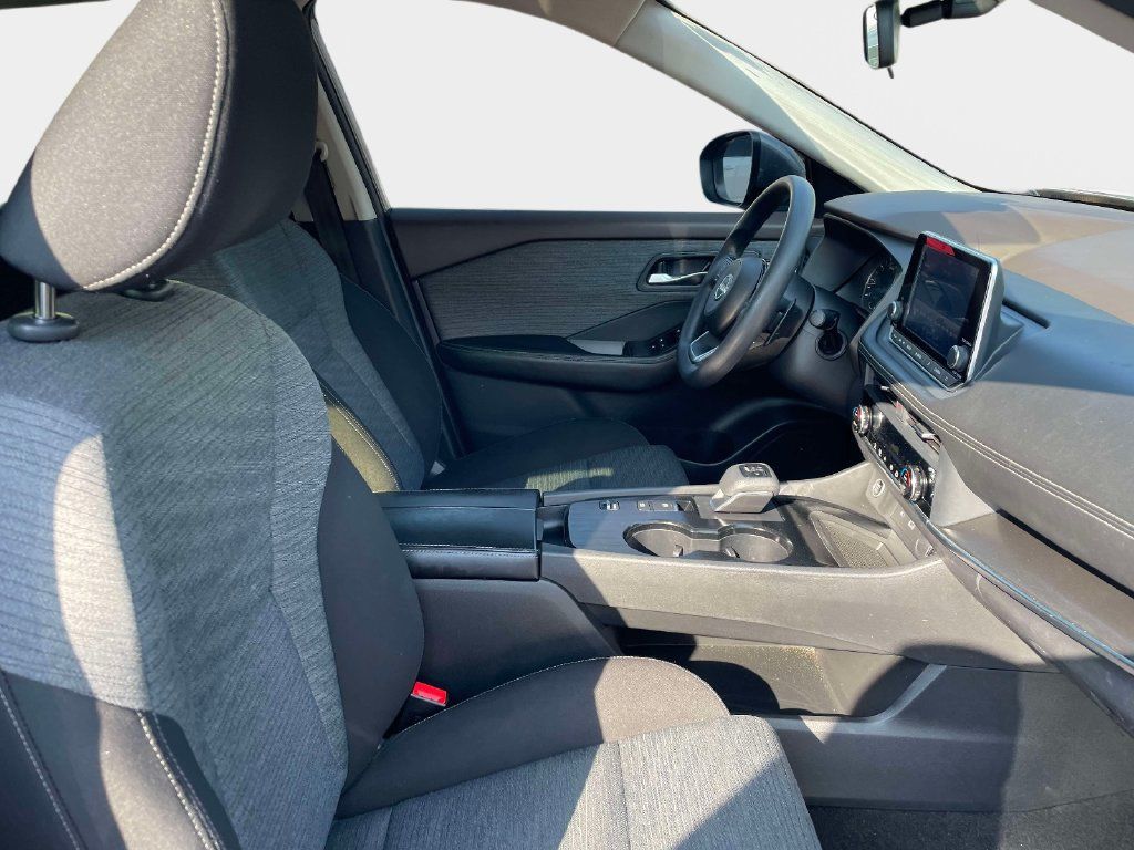 Used 2023 Nissan Rogue SV FWD image 10