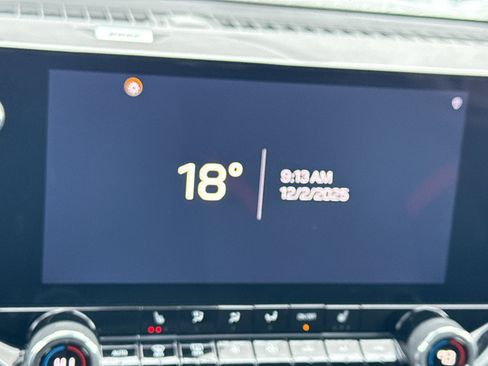 Used 2024 Chevrolet Colorado Z71 w/ Z71 Convenience Package 2 image 18