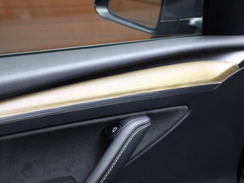 Used 2022 Tesla Model Y Performance image 37