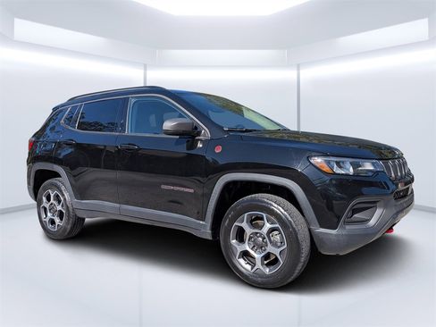 Used 2022 Jeep Compass Trailhawk image 1