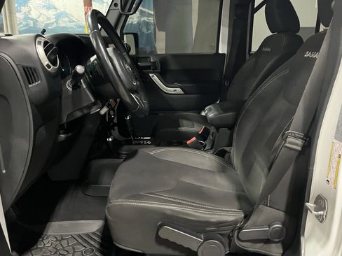 Used 2018 Jeep Wrangler Unlimited Sahara image 12