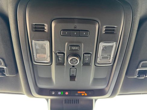 Used 2024 GMC Yukon Denali image 33