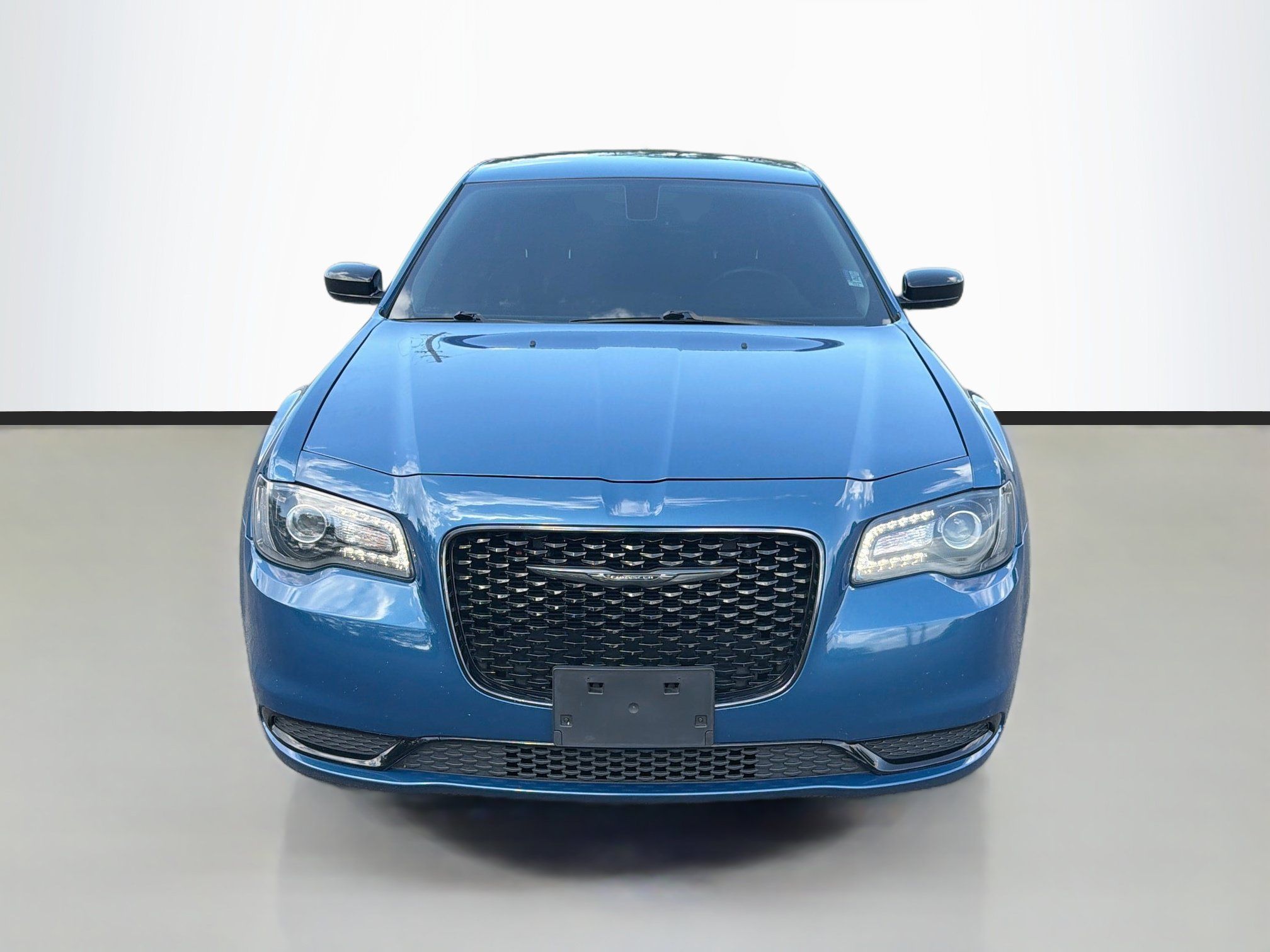 Used 2022 Chrysler 300 Touring w/ Sport Appearance Package RWD image 2