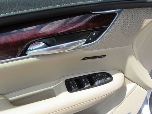 Certified 2019 Cadillac XT5 Luxury FWD image 11