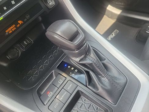Certified 2022 Toyota RAV4 XLE FWD image 27