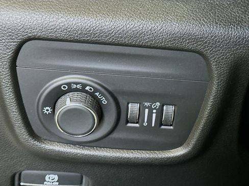 Used 2023 Jeep Grand Cherokee L Laredo AWD/4WD image 17