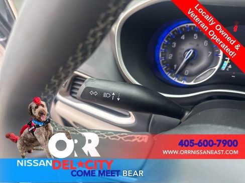 Used 2023 Chrysler Pacifica Touring-L FWD image 21