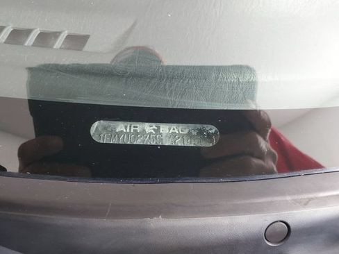 Used 2005 Ford Escape XLS FWD image 13
