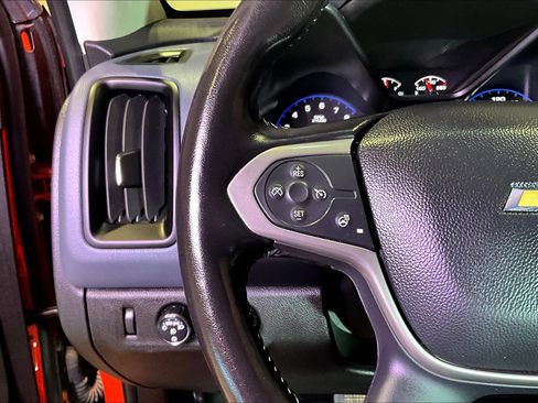 Used 2021 Chevrolet Colorado Z71 AWD/4WD image 13