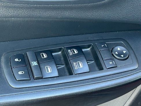 Used 2019 Jeep Cherokee Trailhawk w/ Cold Weather Group image 28