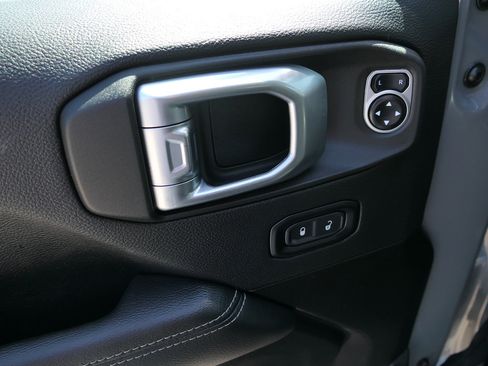 Used 2023 Jeep Wrangler Unlimited Sahara AWD/4WD image 14