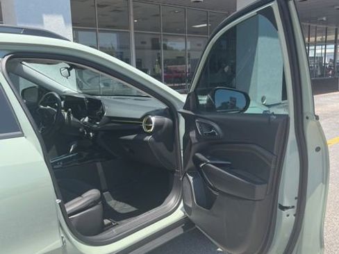 Used 2025 Chevrolet Trax ACTIV w/ Sunroof Package FWD image 16