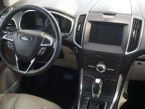 Used 2018 Ford Edge Titanium w/ Equipment Group 301A FWD image 28