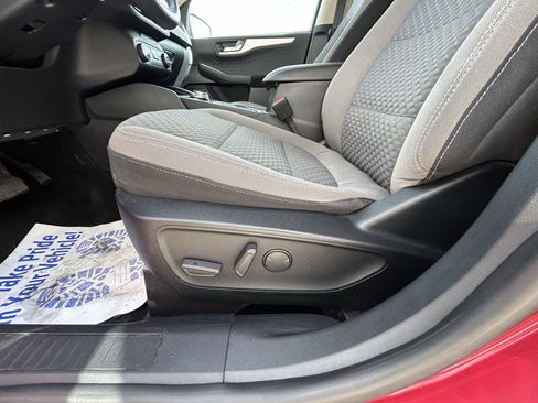 Used 2020 Ford Escape SE image 16