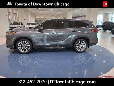 Used 2022 Toyota Highlander Platinum image 3