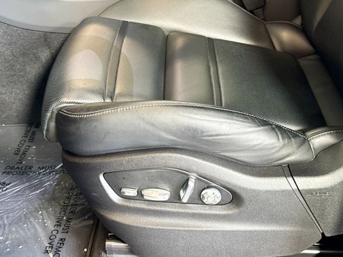 Used 2021 Porsche Cayenne image 18