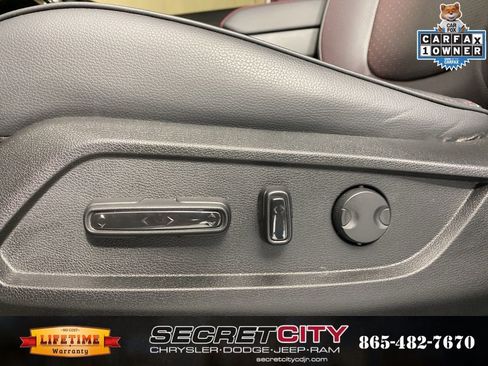 Used 2025 Honda Pilot Black Edition image 13