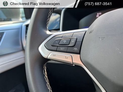 Used 2025 Volkswagen Taos SE FWD image 34