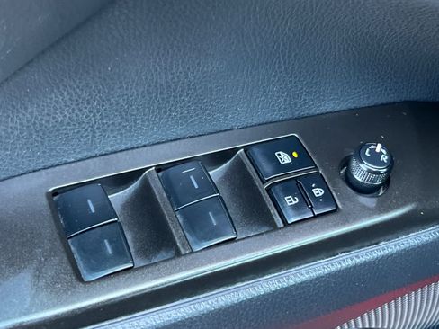 Used 2022 Toyota Camry SE FWD image 13