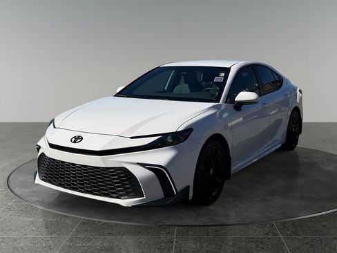 Used 2026 Toyota Camry SE w/ Convenience Package FWD image 3
