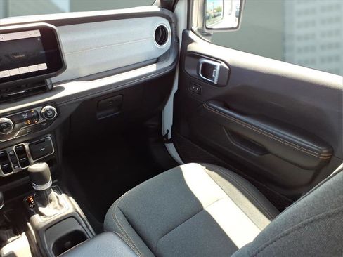 Used 2025 Jeep Wrangler Unlimited Sahara AWD/4WD image 22
