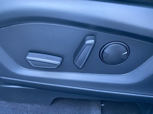 Certified 2023 Ford Explorer XLT w/ Class IV Trailer Tow Package image 9