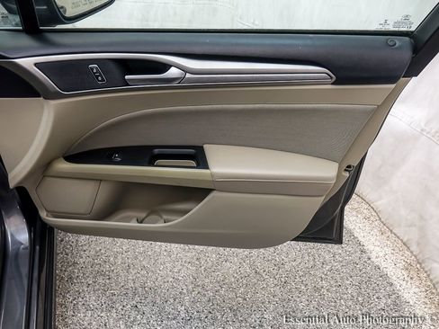 Certified 2018 Ford Fusion SE w/ Fusion SE Technology Package image 24