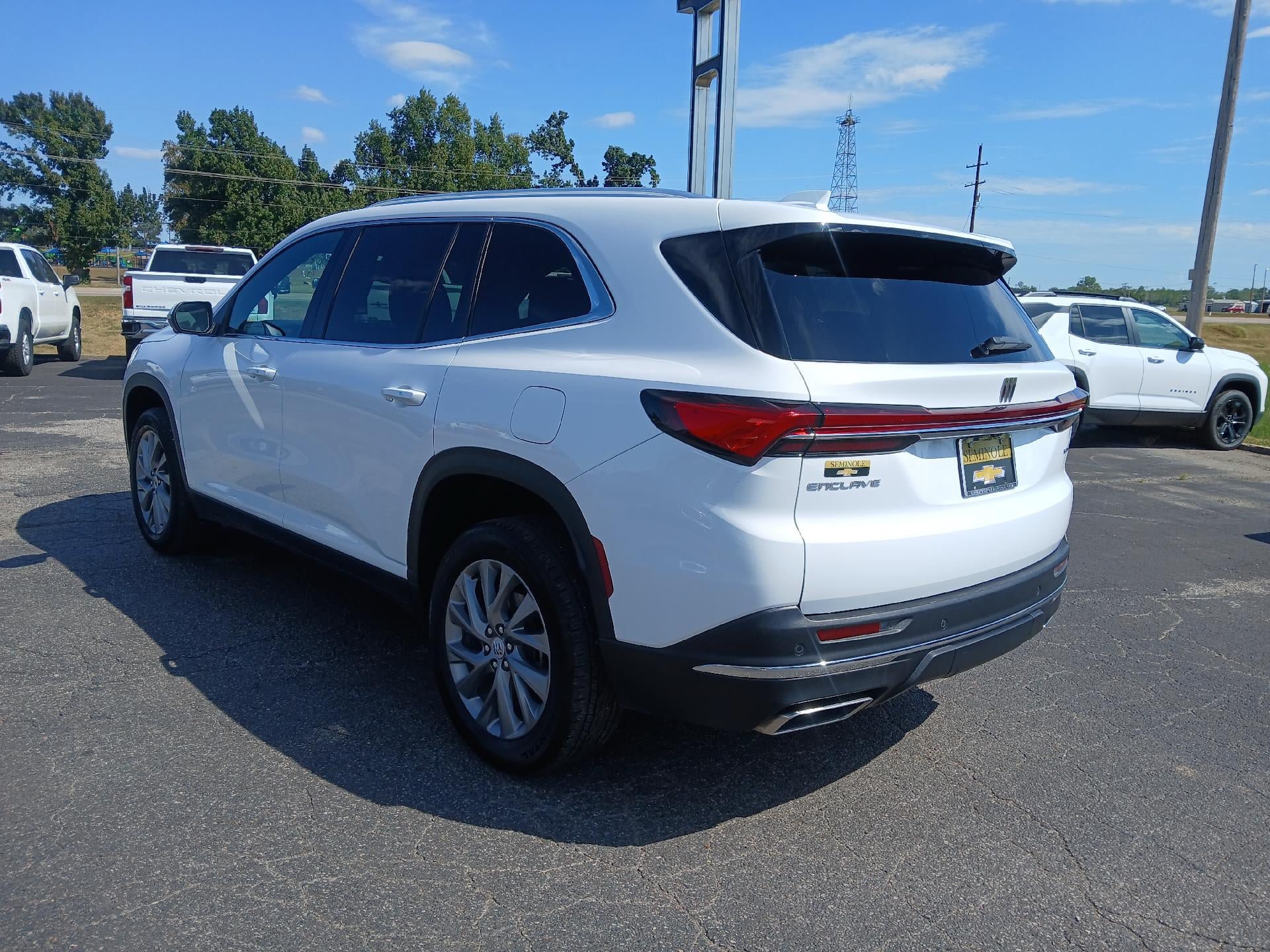 Used 2025 Buick Enclave Preferred FWD image 4