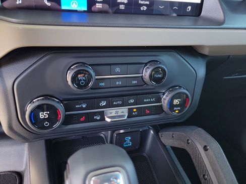 New 2025 Ford Bronco Big Bend w/ Black Diamond Package image 16